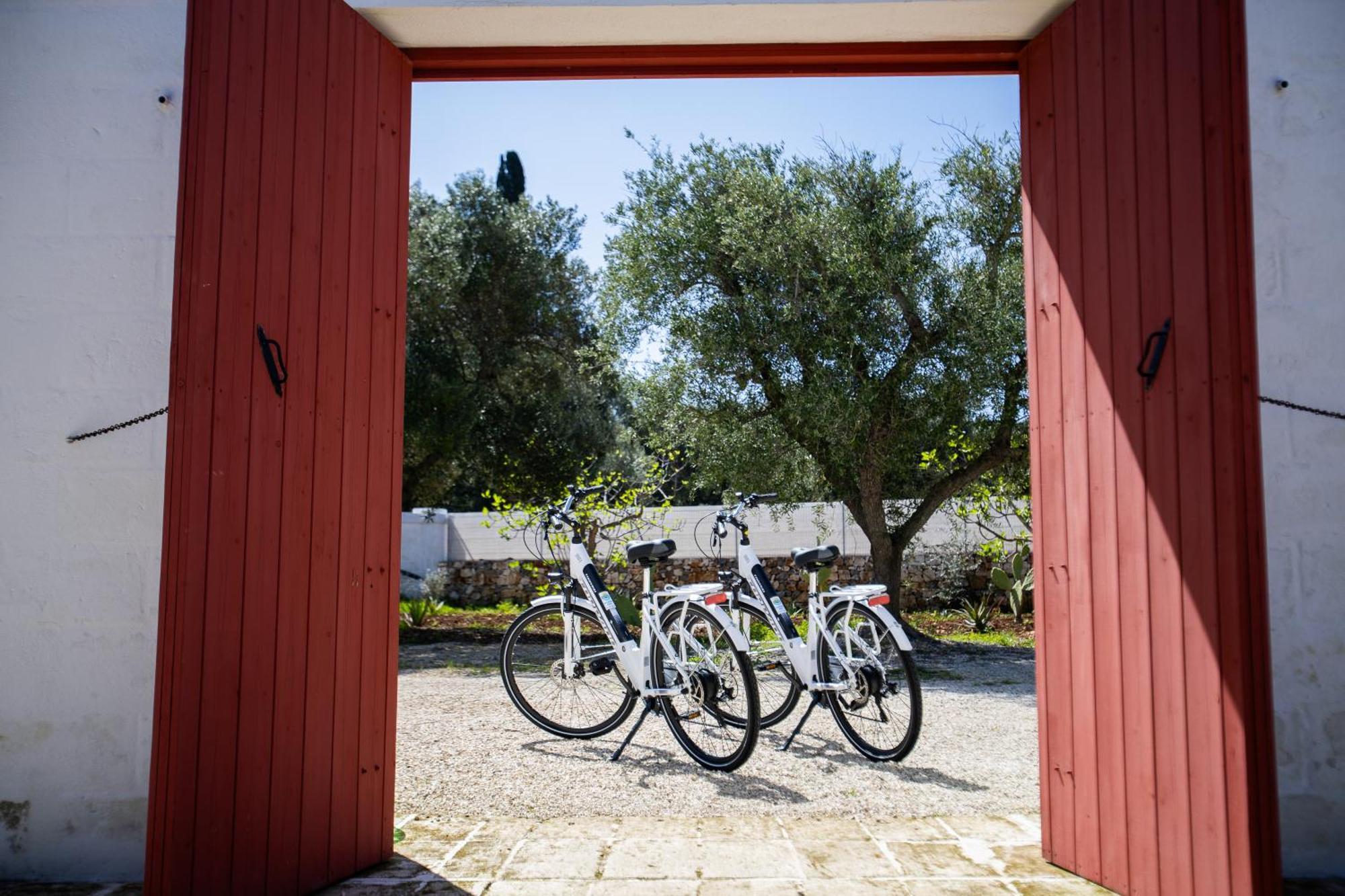 Tenuta Amostuni-Country House ภายนอก รูปภาพ